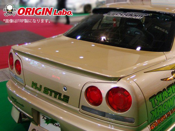 R34スカイラインのリアウイング4ドア用FRP製