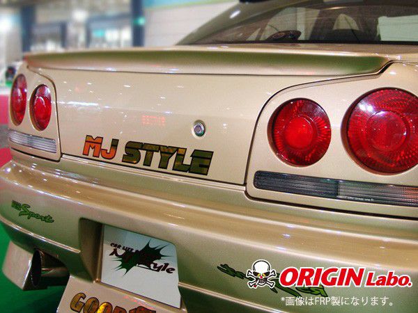 R34スカイラインのリアウイング4ドア用FRP製